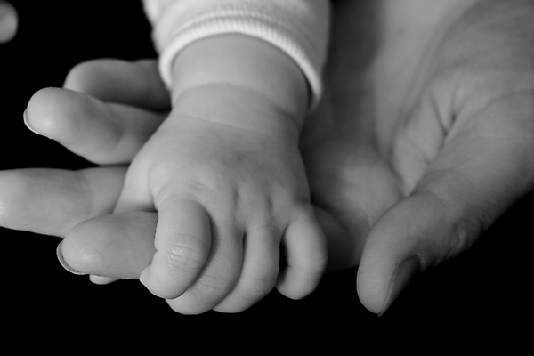 포토 JPG 해외이미지 손 어린이 부분 손가락 사랑 사람 성인 사람없음 아기 도움 돌봄 헬프 해외포토 감정 컨셉 모션 신체부위 파일형식 이미지허브