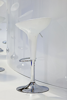 포토 JPG 해외이미지 라이프스타일 디자인 산업 가구 의자 새로움 앉기 사람없음 목재 장식 빛 금속 흰색 우아함 플라스틱 천 전시회 상업 공평 접기 스타일 안락 해외포토 나무 컬러 생활용품 컨셉 재료 모션 재질 생활 전시 직물 파일형식 이미지허브