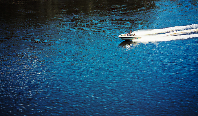 포토 JPG 해외이미지 호수 선 파도 바다 여행 백그라운드 자연 사람없음 야외 빨간색 물 여름 파란색 낭만 보트 속도 장면 모터보트 해외포토 레이스천 자연요소 계절 컬러 컨셉 배_교통 직물 생태계 파일형식 이미지허브