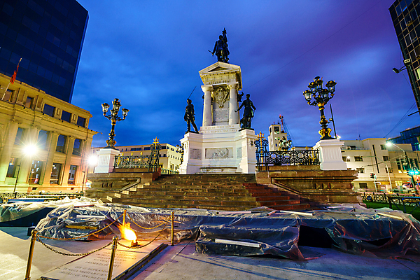 포토 JPG 해외이미지 외관 문화 여행 건축양식 하늘 사람없음 건물 파란색 세계 조각상 황혼 새벽 깃발 도시 역사 재산 야간 땅 정사각형 해군 타운 히스패닉 기념물 칠레 남쪽 천연기념물 옛날 해외포토 자연요소 도형 건축물 건축 컬러 군대 금융 조형물 일몰 남아메리카 방향 파일형식 이미지허브