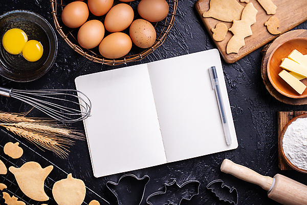 포토 JPG 해외이미지 행복 백그라운드 검은배경 프레임 사람없음 책 펜 쿠키 계란 공책 할로윈 쿠키틀 목업 국경 해외포토 감정 문구용품 디저트 필기구 알 검은색 제빵도구 파일형식 이미지허브