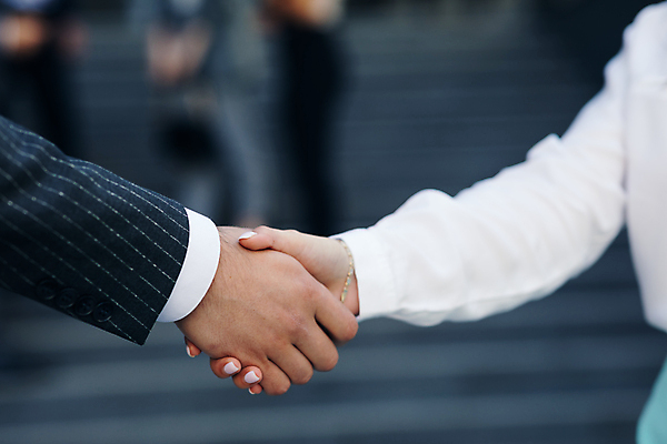 포토 JPG 해외이미지 직업 손 비즈니스 통신 성공 협력 악수 아이디어 직장 따뜻함 관리 사람 정장 두명 사무실 믿음 거래 인사 작업 비즈니스맨 비즈니스우먼 작업실 닫기 연결 대표 동료 계약 기회 비전 나눔 떨림 개발 경영 패기 해외포토 옷 여자 남자 감정 컨셉 회사 관계 모션 손짓 신체부위 예절 직장인 자신감 파일형식 이미지허브