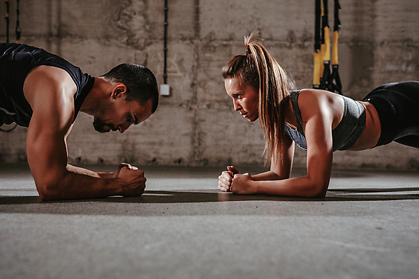 포토 JPG 해외이미지 커플 응시 여자 남자 커플라이프 실내 상반신 성인 두명 옆모습 운동 건강관리 성인만 크로스핏 플랭크 코어운동 해외포토 라이프스타일 시선 뷰포인트 관계 건강 관리 사람 내부 파일형식 이미지허브