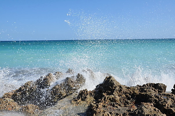 포토 JPG 해외이미지 모래 파도 바다 자연 사람없음 야외 물 파란색 모래사장 젖음 떨어짐 부식 암초 지질학 스플래쉬 해외포토 자연요소 교육 컬러 컨셉 생태계 파일형식 이미지허브