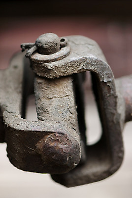 포토 JPG 해외이미지 사람없음 금속 힘 기계 회색 수확 골동품 화물 역사 닫기 연결 접속 철 부식 복고 보안 먼지 볼트 무거움 그런지 블러 옛날 철강 힘찬 해외포토 컬러 컨셉 농업 모션 재질 안전 운송업 공구 무게 파일형식 이미지허브