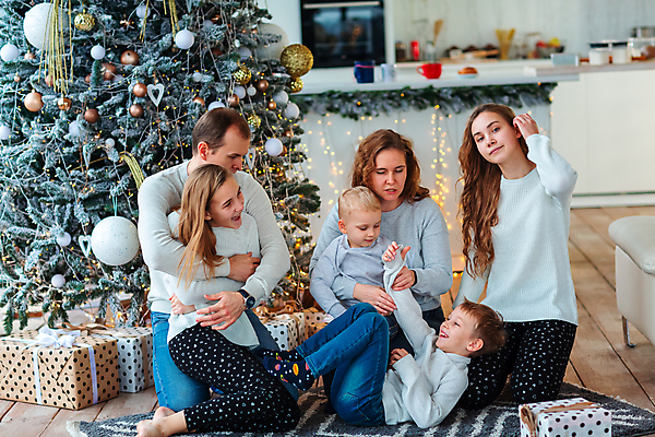 포토 JPG 해외이미지 나무 백인 전통 행복 어린이 크리스마스 겨울 거실 가족 엄마 아침 휴가 전등 새로움 주택 함께함 선물 사람 소년 여러명 장식 빨간색 상자 산타클로스 놀람 축하 표현 오픈 아빠 12월 연도 마법 언니 남동생 해외포토 주간 서양인 식물 계절 기념일 남자 감정 컬러 다수 컨셉 관계 조명 표정 건물 날짜 자매 동생 파일형식 이미지허브