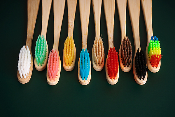 포토 JPG 해외이미지 검은배경 사람없음 칫솔 오브젝트 에코 친환경 일렬 에코라이프 위생관리 친환경제품 카피스페이스 대나무칫솔 다회용품 해외포토 라이프스타일 백그라운드 관리 위생용품 환경 검은색 공백 재활용품 파일형식 이미지허브