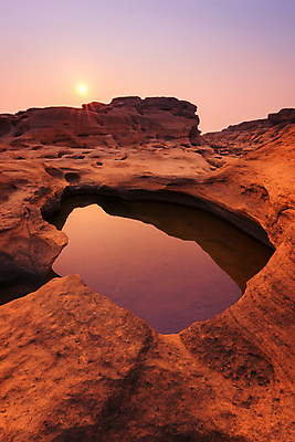 포토 JPG 해외이미지 공원 아시아 여행 백그라운드 태국 자연 하늘 산 그림자 사람없음 야외 물 강 컬러풀 세계 뷰티 여행객 일출 골짜기 계곡 놀람 사막 구멍 큼 부식 호기심 내추럴 석회암 전국 해외포토 자연요소 공공시설 감정 나라 컬러 컨셉 표정 사람 노을 암석 크기 생태계 파일형식 이미지허브