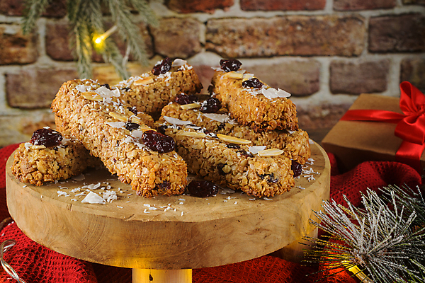 포토 JPG 해외이미지 벽 잎 벽돌 실내 사람없음 선물상자 달콤 건강식품 나무받침 에너지바 해외포토 식물 음식 건강 선물 내부 목재 상자 맛 받침대 파일형식 이미지허브