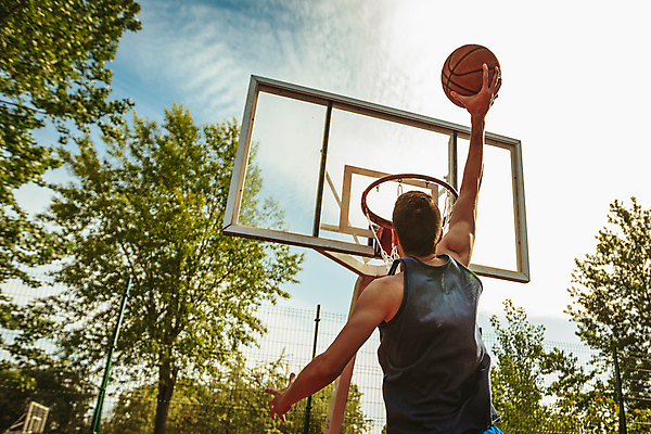 포토 JPG 해외이미지 나무 남자 하늘 농구 농구공 한명 상반신 성인 야외 뒷모습 청춘 햇빛 점프 농구대 농구장 덩크슛 성인남자한명만 해외포토 식물 1 뷰포인트 컨셉 공 스포츠시설 모션 사람 태양 구기 골대 남자한명만 성인남자만 파일형식 이미지허브