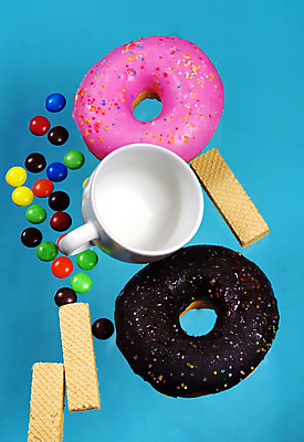 포토 JPG 해외이미지 음료 음식 분홍색 백그라운드 컨셉 탁자 딸기 디저트 건강 사탕 사람없음 장식 컵 빨간색 세로 초록색 파란색 세트 컬러풀 갈색 쿠키 케이크 초콜릿 얼음 우유 머그컵 흰색 축하 신선 도넛 차 달콤 아침식사 커피잔 설탕 책상 마카롱 고립 페스츄리 플랫레이 카피스페이스 맛있는 해외포토 자연요소 식기 커피 빵 컬러 가구 과일 잔 유제품 식사 공백 플랫 맛 파일형식 이미지허브