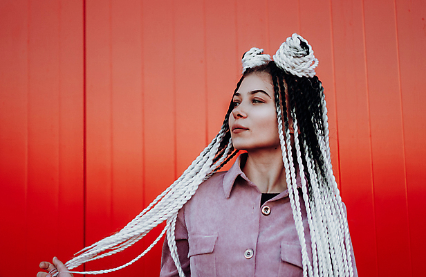 포토 JPG 해외이미지 백인 라이프스타일 헤어스타일 여자 행복 얼굴 벽 거리 한명 미소 사람 손짓 취미 야외 10대 여름 청춘 선글라스 뷰티 유행 청바지 신선 도시 시원함 내추럴 그런지 스타일 해외포토 서양인 1 계절 감정 안경 컨셉 바지 모션 청소년 표정 생활 신체부위 파일형식 이미지허브