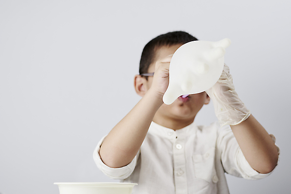 포토 JPG 해외이미지 행복 안경 어린이 장갑 장난 주택 병원 실험 한명 소년 장난감 약 유치원 흰색 공구 표현 큼 불기 흰배경 바쁨 풍선 멍청이 타격 화학물질 해외포토 1 잡화 교육 남자 감정 컬러 백그라운드 의학 모션 사람 건물 도구 화학 크기 파일형식 이미지허브