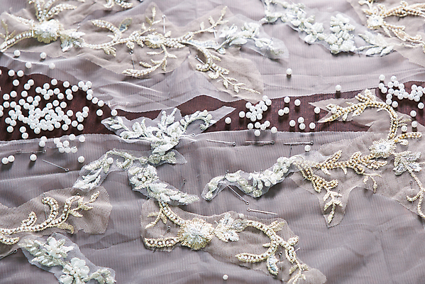 포토 JPG 해외이미지 손 디자인 드레스 옷 여자 결혼 백그라운드 목걸이 장신구 손가락 미술 취미 사람없음 장식 컬러풀 유행 장비 수확 직물 업무 바늘 실 바느질 천 땀 만들기 재단 재단사 골무 구슬장식 옛날 핸드메이드 해외포토 레이스천 직업 컬러 농업 모션 문화예술 사람 이벤트 신체부위 도구 작업 구슬 파일형식 이미지허브