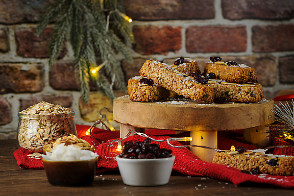 포토 JPG 해외이미지 그릇 벽 잎 유리병 벽돌 실내 사람없음 쌓기 달콤 코코넛 건강식품 건포도 나무받침 에너지바 오트밀 조명장식 해외포토 식물 식기 음식 과일 모션 포도 병_용기 조명 건강 내부 목재 장식 맛 받침대 건과일 파일형식 귀리 이미지허브