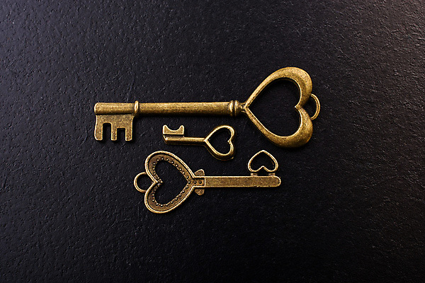 포토 JPG 해외이미지 백그라운드 사람없음 검은색 하트 황금열쇠 해외202004 해외포토 모양 컬러 열쇠 파일형식 이미지허브