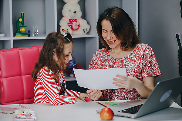 포토 JPG 해외이미지 백인 학생 커플 여학생 교육 행복 어린이 2 인터넷 학교 가족 엄마 수업 주택 함께함 사람 인종 성인 두명 책 노트북 스터디 컴퓨터 알약 교사 공책 유치원 방 업무 위험 온라인 초보 해외포토 서양인 직업 여자 감정 컨셉 관계 문구용품 건물 전자제품 학습 약 작업 파일형식 이미지허브