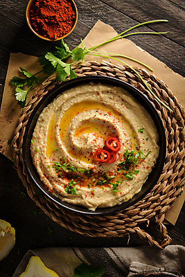 포토 JPG 해외이미지 그릇 실내 사람없음 하이앵글 향신료 중동음식 나무배경 훔무스 해외포토 식기 음식 뷰포인트 백그라운드 내부 향미료 파일형식 이미지허브