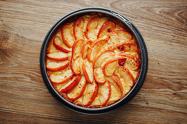 포토 JPG 해외이미지 디저트 실내 사람없음 하이앵글 달콤 애플파이 나무배경 해외포토 음식 뷰포인트 백그라운드 내부 맛 파이_빵 파일형식 이미지허브