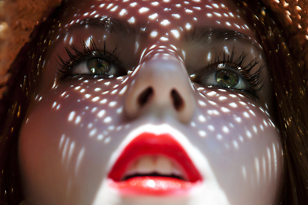 포토 JPG 해외이미지 시선 얼굴 건강 한명 야외 뷰티 유행 화장품 표현 입 화려 입술 세련 해외포토 1 컨셉 사람 신체부위 파일형식 이미지허브