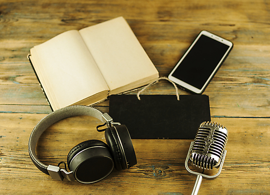 포토 JPG 해외이미지 교육 종이 음악 이어폰 백그라운드 컨셉 통신 학교 놀이 탁자 모바일 취미 사람없음 목재 책 스마트폰 학습 스터디 우주 검은색 헤드폰 소리 듣기 장비 정보 가르침 도서관 연결 오브젝트 대학교 라디오 오디오 문학 스테레오 옛날 카피스페이스 해외포토 나무 컬러 음향기기 가구 재료 모션 문화예술 전자제품 핸드폰 스마트기기 공백 파일형식 이미지허브