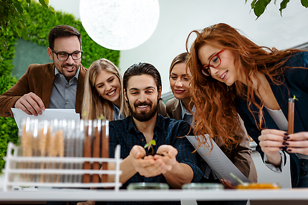 포토 JPG 해외이미지 식물 교육 과학 농업 자연 미래 관리 씨앗 여러명 가로 초록색 새싹 흙 활발 성장 작업 전문직 DNA 허브 과학자 분석 동료 대학교 생물학 미생물 탐사 돌봄 생태학 심기 유전 세련 해외포토 직업 산업 컬러 다수 컨셉 학교 관계 모션 생물 사람 생명공학 생태계 학자 파일형식 이미지허브