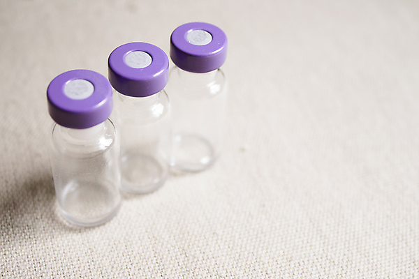 포토 JPG 해외이미지 과학 백그라운드 유리 건강 병원 사람없음 치료 약 흰색 항아리 투명 액체 실험실 바이러스 질병 컨테이너 플라스틱 약국 오브젝트 주사약 테라피 조제 고립 돌봄 백신 복용 예방접종 예방주사 전염병 해외포토 산업 컬러 의학 모션 재질 실험 주사기 뷰티 도자기 예방 만들기 접종 파일형식 이미지허브