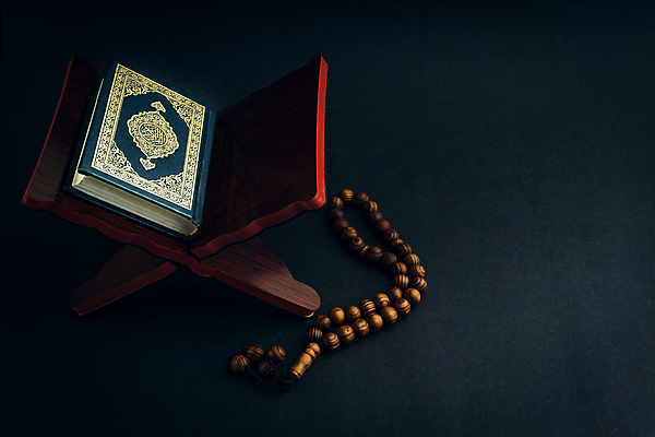 포토 JPG 해외이미지 종교 문화 백그라운드 컨셉 지도 목걸이 캘리그라피 사람없음 목재 책 빛 독서 평화 검은색 흰색 기도 최고 닫기 이슬람교 심볼 연습 명상 모스크 신성 묵주 라마단 신앙심 아랍어 해외포토 나무 컬러 재료 장신구 종교용품 모션 파일형식 이미지허브
