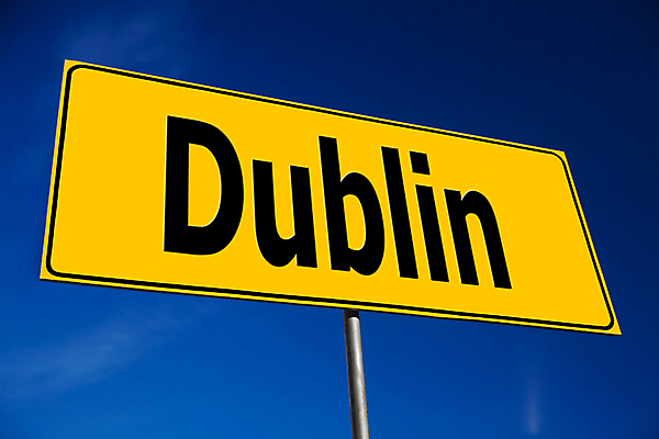 포토 JPG 해외이미지 도로 여행 컨셉 가이드 텍스트 교통시설 표시 하늘 거리 아이디어 프레임 광고판 사람없음 파란색 단어 노란색 정보 시골 도시 표지판 메시지 선택 방향 교차로 알림 심볼 흔적 사인 도로표지판 공지사항 아일랜드 네비게이션 더블린 다음 루트 방법 조언 해외포토 직업 문자 유럽 길 컬러 교통 알림판 시설 판 파일형식 이미지허브