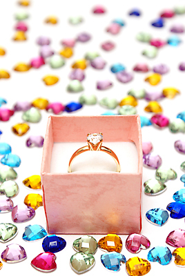 포토 JPG 해외이미지 전통 기념일 분홍색 결혼 백그라운드 프로포즈 결혼식 발렌타인데이 선물 사랑 사람없음 장식 빛 상자 컬러풀 낭만 흰색 하트 축하 반지 오픈 고급 우아함 보석 열정 다이아몬드 약혼 제안 해외포토 모양 감정 컬러 컨셉 장신구 데이이벤트 이벤트 광석 약속 파일형식 이미지허브