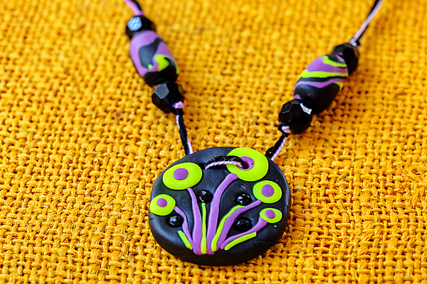 포토 JPG 해외이미지 손 디자인 백그라운드 오렌지 목걸이 팔찌 선물 사람없음 장식 빨간색 초록색 파란색 빛 컬러풀 뷰티 유행 검은색 수확 흰색 원형 산호 보석 제비꽃 구슬 복고 보물 내추럴 궤 옛날 팬던트 핸드메이드 스타일 해외포토 도형 꽃 컬러 농업 과일 장신구 신체부위 자포동물 광석 파일형식 이미지허브