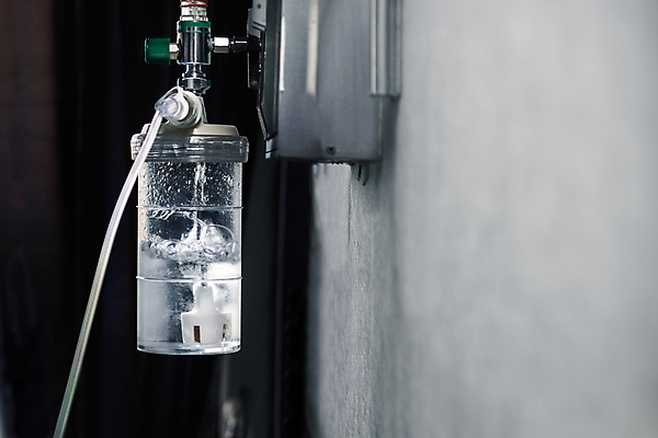 포토 JPG 해외이미지 벽 실내 건강 병원 사람없음 치료 물 거품 방 장비 흐름 환자 침대 긴급 수술 닫기 콘센트 호흡 전기에너지 서비스 튜브 테라피 병실 돌봄 제어 해외포토 자연요소 가구 컨셉 의학 모션 내부 뷰티 에너지 파일형식 이미지허브