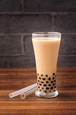 포토 JPG 해외이미지 디저트 잔 한잔 실내 빨대 사람없음 나무탁자 버블티 해외포토 1 식기 음료 음식 탁자 내부 파일형식 이미지허브