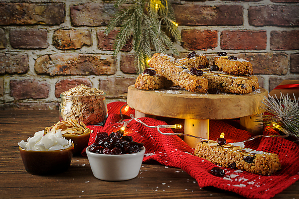 포토 JPG 해외이미지 그릇 벽 잎 유리병 벽돌 실내 사람없음 쌓기 달콤 코코넛 건강식품 건포도 나무받침 에너지바 오트밀 조명장식 해외포토 식물 식기 음식 과일 모션 포도 병_용기 조명 건강 내부 목재 장식 맛 받침대 건과일 파일형식 귀리 이미지허브