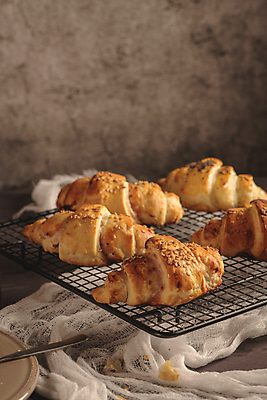 포토 JPG 해외이미지 디저트 사람없음 크루아상 식힘망 해외포토 음식 빵 주방도구 제빵도구 파일형식 이미지허브