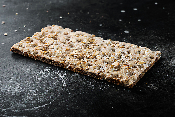 포토 JPG 해외이미지 검은배경 실내 사람없음 크래커 호밀크래커 해외포토 백그라운드 내부 쿠키 검은색 파일형식 이미지허브