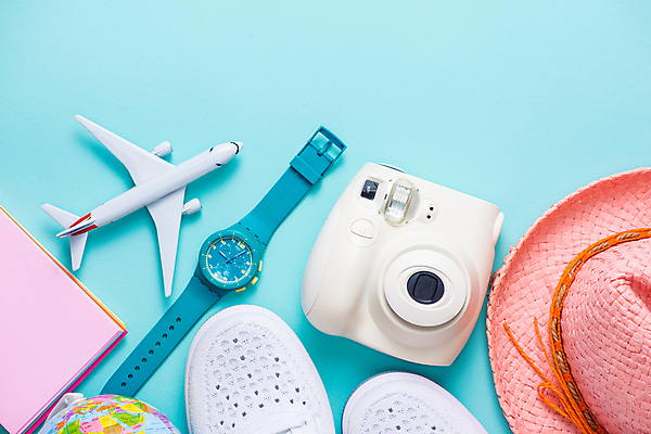 포토 JPG 해외이미지 리본 여행 운동화 실내 사람없음 책 하이앵글 지구본 손목시계 밀짚모자 파란배경 폴라로이드 비행기모형 해외포토 모자_잡화 뷰포인트 시계 백그라운드 신발 장신구 비행기 내부 파란색 모형 카메라 파일형식 이미지허브