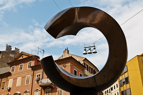 포토 JPG 해외이미지 외관 유럽 문화 여행 오렌지 건축양식 창문 휴가 거리 주택 액자틀 사람없음 건물 빨간색 여름 파란색 도시풍경 노란색 여행객 금속 골동품 바위 램프 도시 센터 중세 역사 재산 지중해 메인 정사각형 청동 타운 크로아티아 천연기념물 바로크 발칸반도 옛날 스타일 해외포토 도형 건축물 계절 건축 나라 바다 컬러 액자 과일 재질 조명 틀 사람 풍경 금융 돌_바위 파일형식 이미지허브