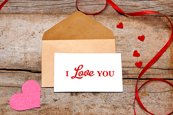 포토 JPG 해외이미지 손글씨 리본 프로포즈 편지봉투 실내 발렌타인데이 사랑 사람없음 하트 아이러브유 목업 나무배경 해외포토 모양 감정 백그라운드 데이이벤트 봉투 내부 편지 파일형식 이미지허브