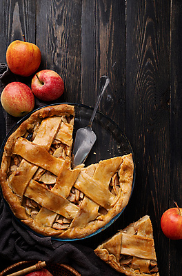 포토 JPG 해외이미지 디저트 실내 사람없음 하이앵글 달콤 사과 주걱 애플파이 나무배경 해외포토 음식 뷰포인트 백그라운드 과일 주방용품 내부 맛 파이_빵 파일형식 이미지허브
