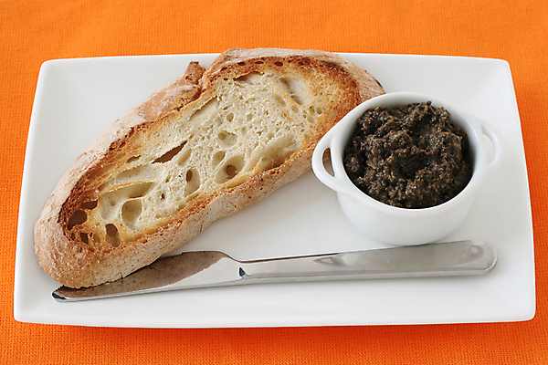 포토 JPG 해외이미지 그릇 접시 빵 실내 사람없음 나이프 올리브 페이스트 주황색배경 해외포토 식기 열매 음식 백그라운드 내부 주황색 칼 파일형식 이미지허브