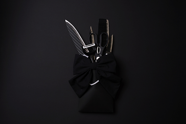 포토 JPG 해외이미지 직업 식기 리본 음식 빵 조각 백그라운드 컨셉 검은배경 선물 요리 안전 사람없음 쇼핑 세트 쇼핑백 상점 금속 주방 요리사 검은색 장비 기구 공구 칼날 칼 고급 위험 자르기 수집 날카로움 철강 커터 블랙프라이데이 해외포토 컬러 가방 모션 데이이벤트 재질 도구 파일형식 이미지허브