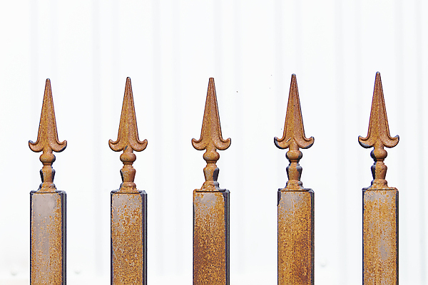 포토 JPG 해외이미지 디자인 공원 벽 백그라운드 건축양식 난간 추상 화살 안전 사람없음 야외 장식 울타리 금속 정원 수확 골동품 가을 나뭇가지 역사 보호 맨션 철 묘사 보안 대문 날카로움 스파이크 옛날 절정 철강 해외포토 나무 계절 공공시설 건축 컨셉 무늬 농업 재질 주택 담장 문 파일형식 이미지허브