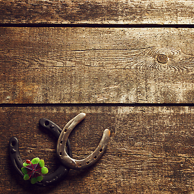 포토 JPG 해외이미지 행복 백그라운드 잎 성공 휴가 새로움 기념 선물 사람없음 목재 장식 초록색 파티 금속 축제 희망 수확 축하 인사 최고 신용카드 생일 4 행운 재산 성자 클로버 토끼풀 연도 철 심볼 사인 아일랜드 미신 부적 옛날 철강 편자 해외포토 나무 식물 기념일 감정 유럽 종교 컬러 컨셉 농업 재료 재질 이벤트 금융 숫자 예절 말발굽 파일형식 이미지허브