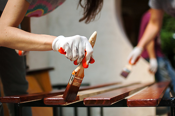 포토 JPG 해외이미지 라이프스타일 손 공원 행복 가구 장갑 벤치 의자 자연 탁자 표면 휴가 주택 한명 사람 앉기 야외 목재 옆모습 빨간색 뷰티 정원 맑음 페인트 붓 작업 수리 보호 널 목수 그림 화가 내추럴 수목 옛날 해외포토 나무 직업 1 잡화 공공시설 감정 뷰포인트 컬러 생활용품 컨셉 재료 모션 날씨 건물 생활 신체부위 생태계 파일형식 이미지허브