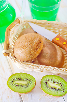 포토 JPG 해외이미지 음료 단면 실내 키위 사람없음 바구니 신선 달콤 과도 나무배경 해외포토 백그라운드 과일 내부 맛 파일형식 이미지허브