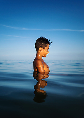 포토 JPG 해외이미지 1 라이프스타일 행복 얼굴 어린이 스포츠 바다 여행 신체 자연 하늘 휴가 휴식 건강 한명 사람 소년 해변 야외 물 파란색 맑음 수영 기쁨 젖음 내추럴 혼자 해외포토 자연요소 남자 감정 컬러 컨셉 날씨 생활 신체부위 수상스포츠 생태계 파일형식 이미지허브