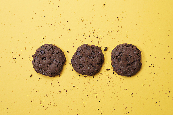 포토 JPG 해외이미지 음식 조각 백그라운드 디저트 사람없음 갈색 노란색 쌓기 쿠키 초콜릿 어둠 빵집 대접 신선 원형 그룹 달콤 맛 아침식사 폐기물 상품 정상 설탕 굽기 먹기 칼로리 덩어리 구성 노란배경 부스러기 해로움 핸드메이드 플랫레이 맛있는 해외포토 도형 컬러 컨셉 모션 상점 식사 플랫 쓰레기 구이 파일형식 이미지허브