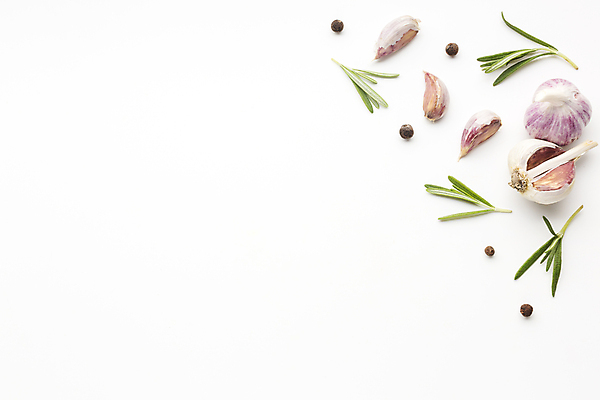 포토 JPG 해외이미지 실내 마늘 사람없음 하이앵글 향신료 흰배경 후추 로즈메리 카피스페이스 해외포토 뷰포인트 백그라운드 채소 내부 공백 흰색 허브 향미료 파일형식 이미지허브