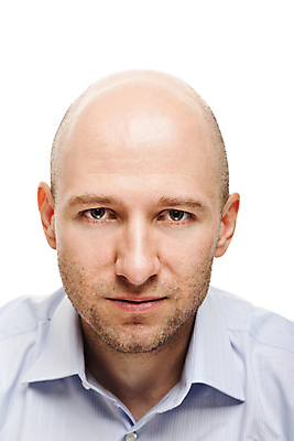 포토 JPG 해외이미지 백인 1 헤어스타일 응시 옷 남자 행복 얼굴 백그라운드 셔츠 비즈니스 한명 미소 사람 성인 약 머리 흰색 비즈니스맨 연도 피부 어깨 대머리 고립 방법 심각 완벽 적자 노화 해외포토 서양인 시선 감정 컬러 컨셉 상의 의학 표정 신체부위 직장인 파일형식 이미지허브